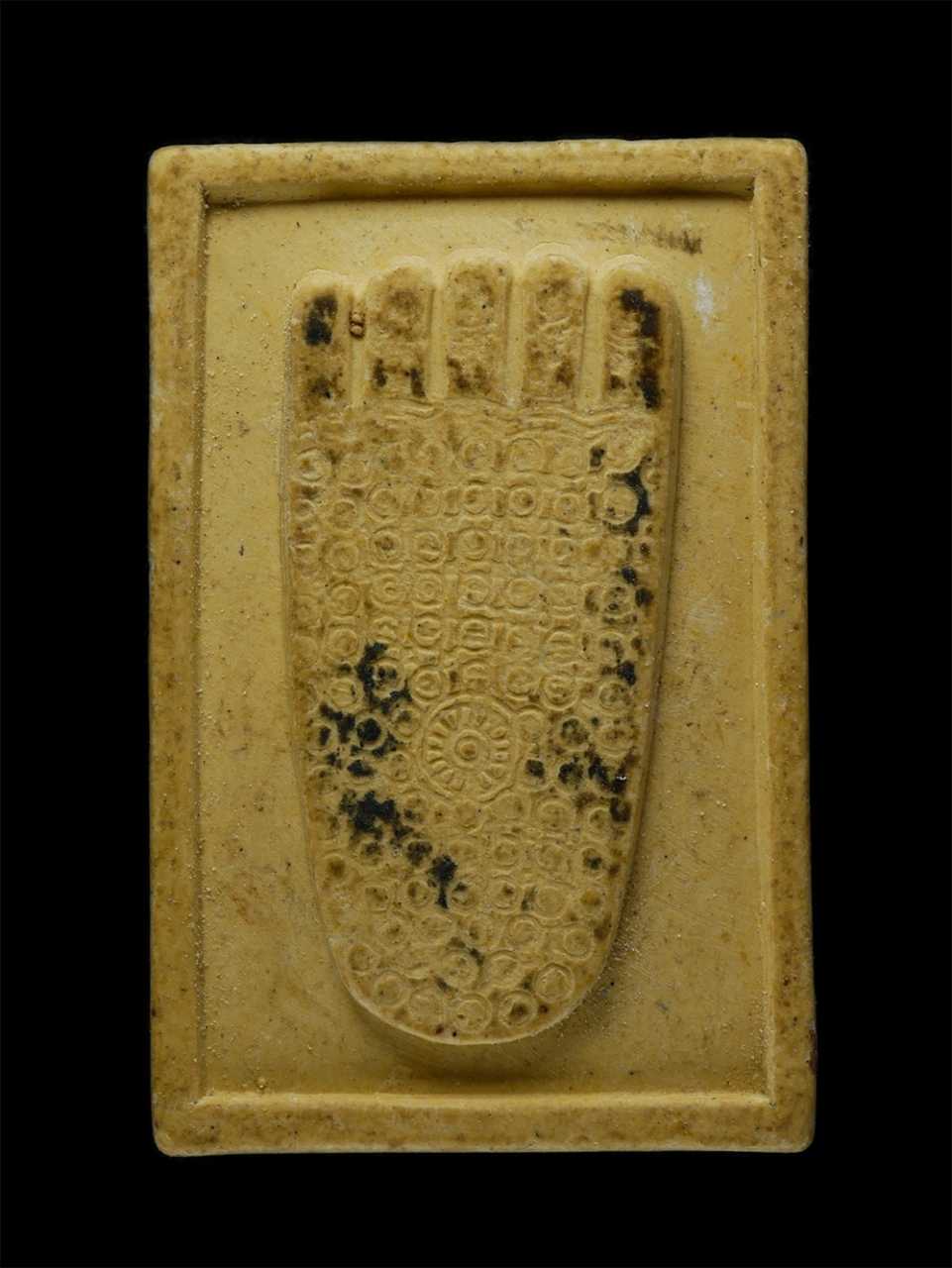 21May24 (21)p.jpg - พระพุทธเจ้ามหาศาสดาโลก ปางตรัสรู้บรรลุพระสัมโพธิญาณ หลังรอยพระพุทธบาท เนื้อผงพุทธคุณ ผงว่าน พระเก่าสวย มวลสารดี | https://kamulet.in.th